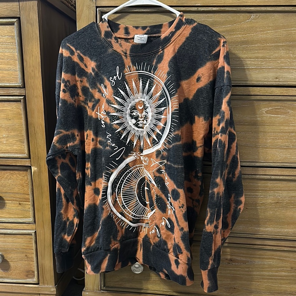 Tie-Dye Graphic Junior’s Sweater